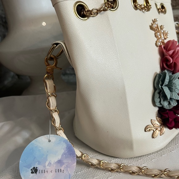 Ella and Elly flower and pearl detail purse - Picture 3 of 4